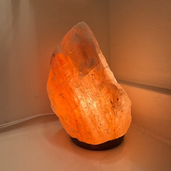 HIMALAYAN SALT CRYSTAL ROCK LAMP GLOW, KNOWN FOR PEACE MOOD, RELAXATION & REST - Picture 3 of 6